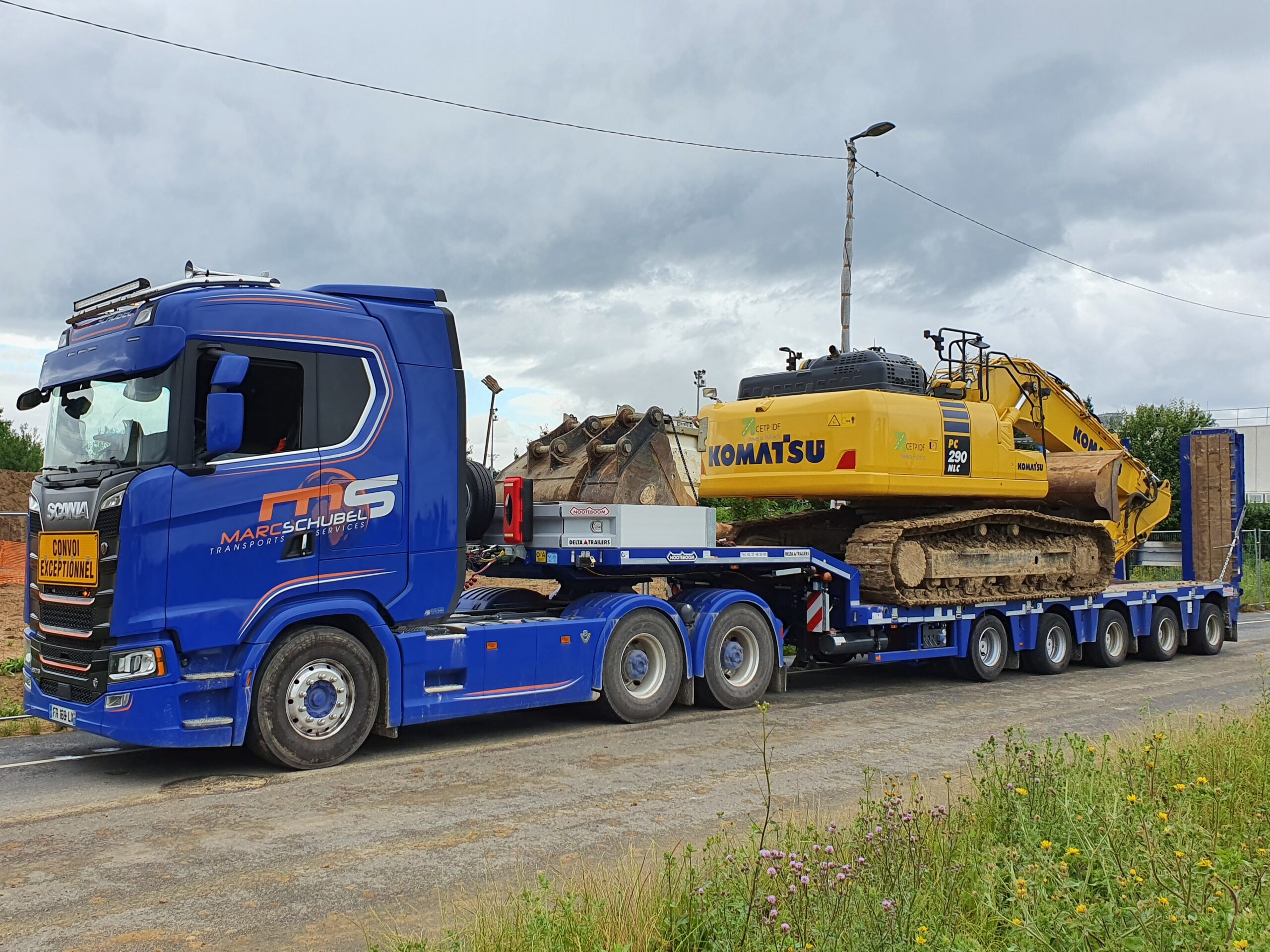 Featured image for “Transport de pelle à chenilles”